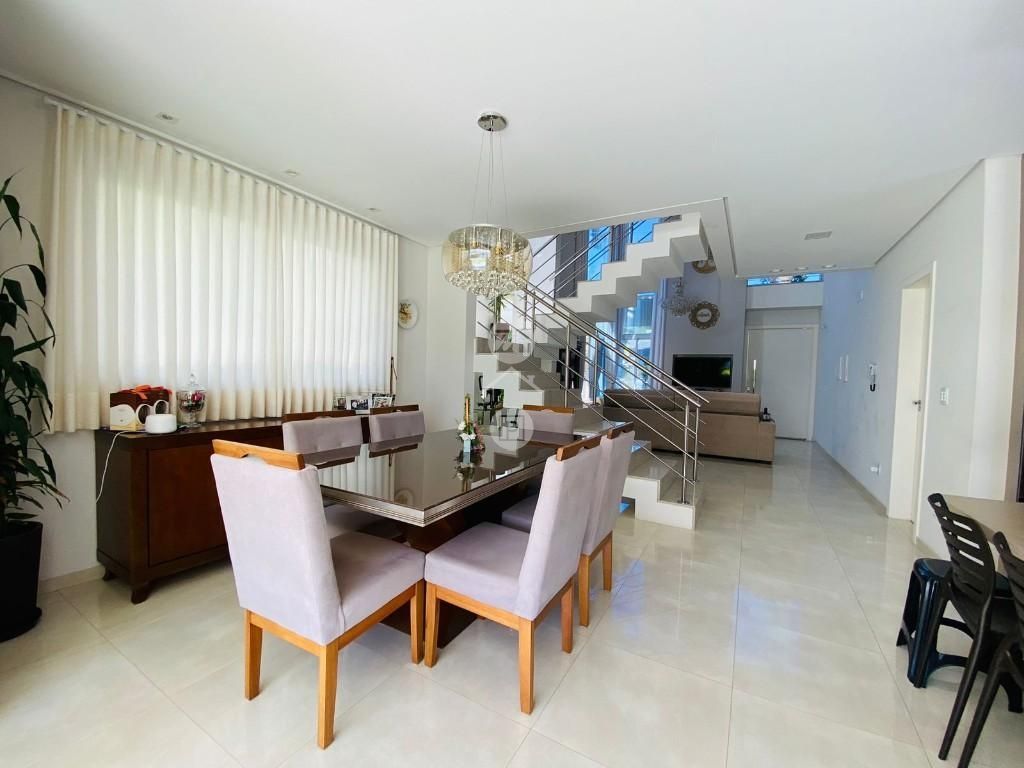 Casa em Pedra Branca, Palhoça. 3 quartos, 247m². Imagem 4 de 14